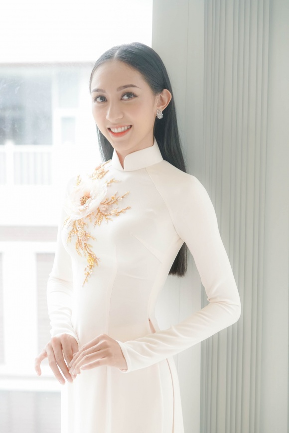 Hoa khôi Lan Khuê tổ chức đám hỏi với dàn phù dâu xinh như tiên nữ hình ảnh 9 hoa khoi lan khue to chuc dam hoi voi dan phu dau xinh nhu tien nu hinh anh 9