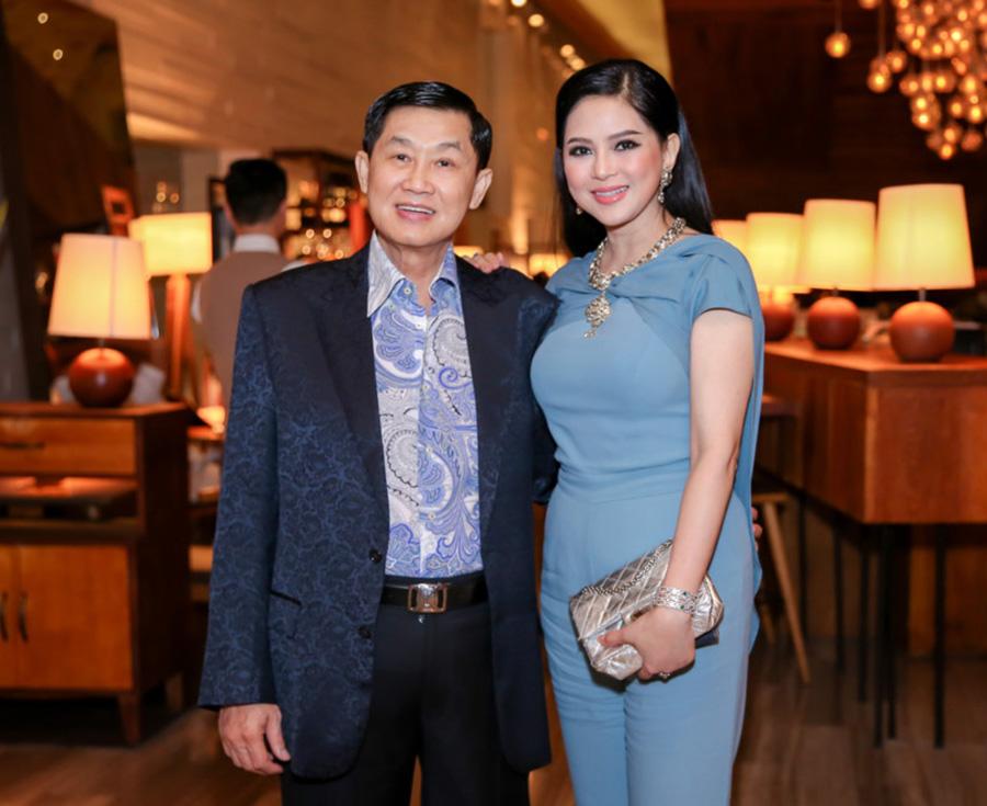 nhung ba me chong giau co va quyen luc cua dan my nhan noi tieng showbiz viet - 6
