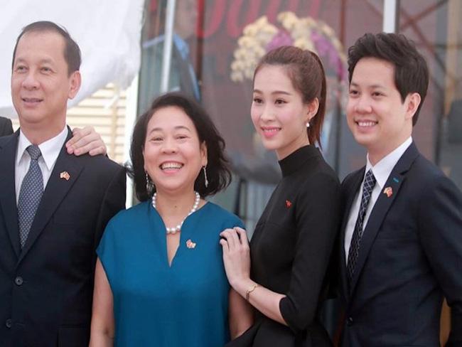 nhung ba me chong giau co va quyen luc cua dan my nhan noi tieng showbiz viet - 3