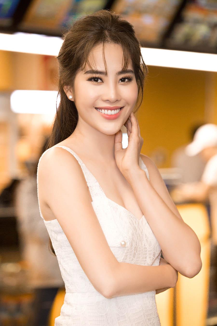 giua luc dam cuoi cua truong giang dang dien ra, nam em ngoi hat mot minh - 2