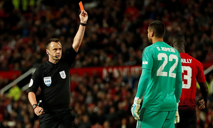 Romero ăn thẻ đỏ, MU bị Derby loại khỏi Cup Liên đoàn