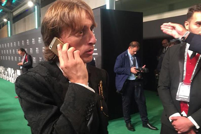 Siêu sao Modric hưởng lương 275 tỷ đồng/năm vẫn xài iPhone 5s - 1