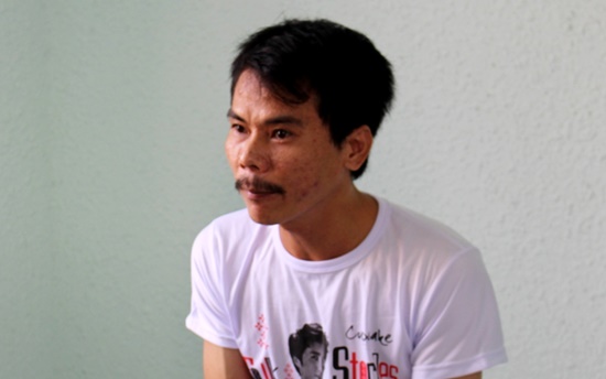 Chia tay đòi quà không được, người đàn ông cắn đứt tai bạn gái - 1