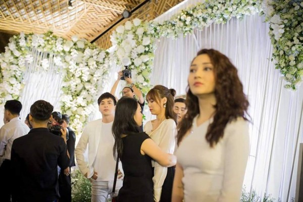 Không phải ảnh cô dâu chú rể, đây mới là tấm hình được chia sẻ nhiều nhất sau đám cưới Trường Giang - Nhã Phương  - Ảnh 1.
