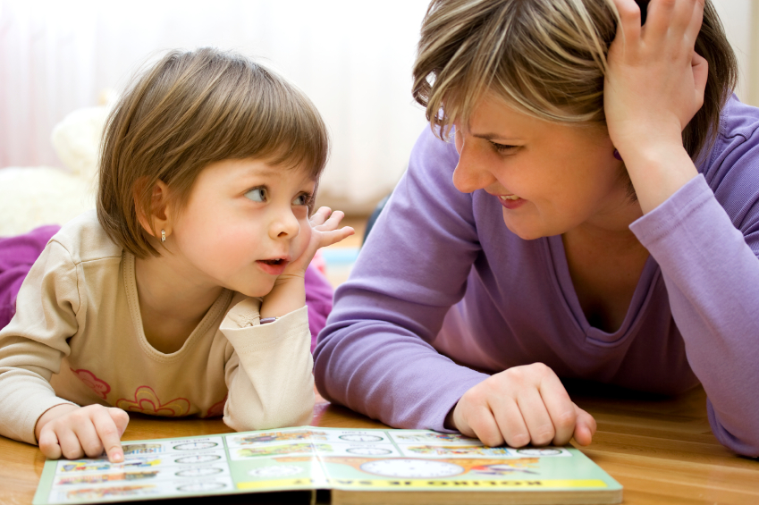 Child-mom-reading
