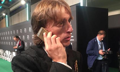 Siêu sao Modric hưởng lương 275 tỷ đồng/năm vẫn xài iPhone 5s