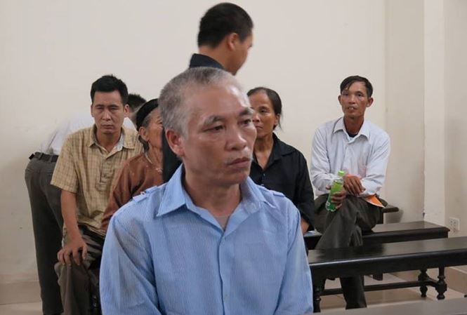 Tát cạn 2 ao nước tìm hung khí vụ giết người, đốt xác đêm 30 - 1