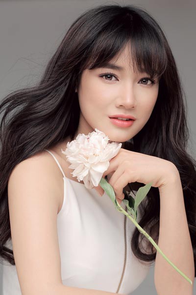 
Nhã Phương được nhiều đồng nghiệp đánh giá là ngây thơ và ngoan hiền.
