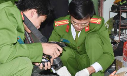 Ông bà phát hiện 2 cháu nội chết trong phòng ngủ