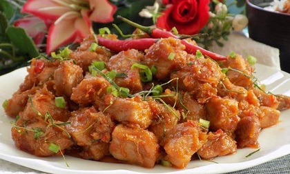 Thịt nạc rim khô đậm đà, ngon miệng bao nhiêu cơm cũng hết ngày mát trời