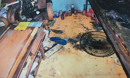 Chồng tạt xăng đốt vợ, đốt luôn cả chủ nhà
