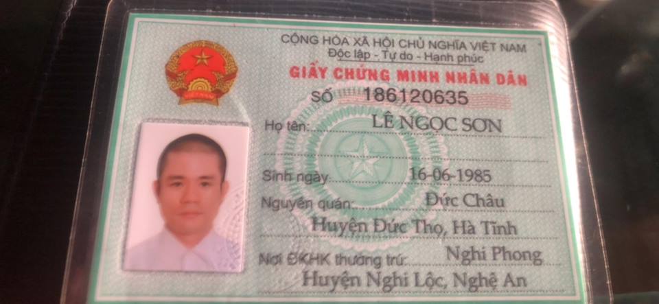 doi tuong co thu bi gan 100 canh sat bao vay la ai? hinh anh 2