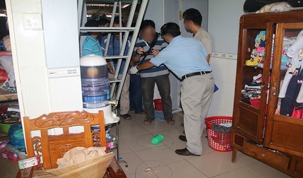 Vụ ông bà nội phát hiện 2 cháu tử vong bất thường trong phòng ngủ: Đón người mẹ về để cung cấp lời khai