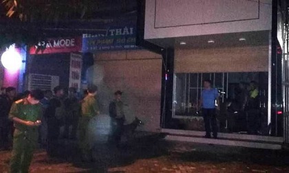 Nghệ An: Nghi phạm cố thủ trong nhà với súng và lựu đạn đã đầu hàng cảnh sát