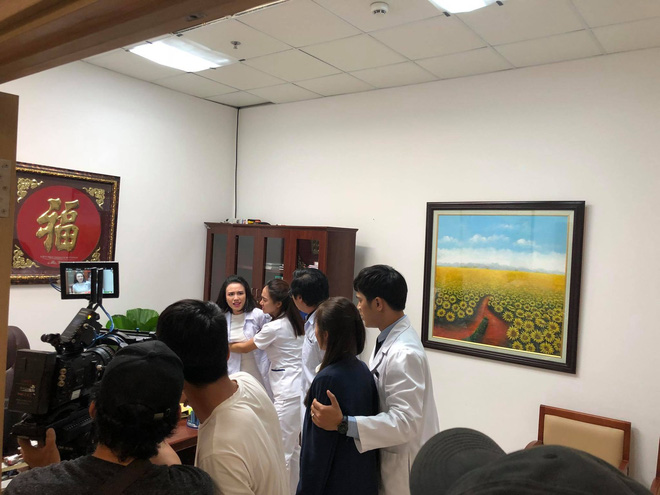 Xuất hiện bất ngờ ở Hậu duệ mặt trời, Linh Miu kể về màn giật tóc, dằn mặt Khả Ngân - Ảnh 2.