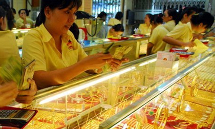 Giá vàng hôm nay 2/10: Vàng giảm xuyên đáy, bán vội thu tiền