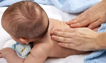 Bé 2 tháng tuổi bị tiêu chảy nhưng việc làm sai lầm của cha mẹ đã khiến em tử vong