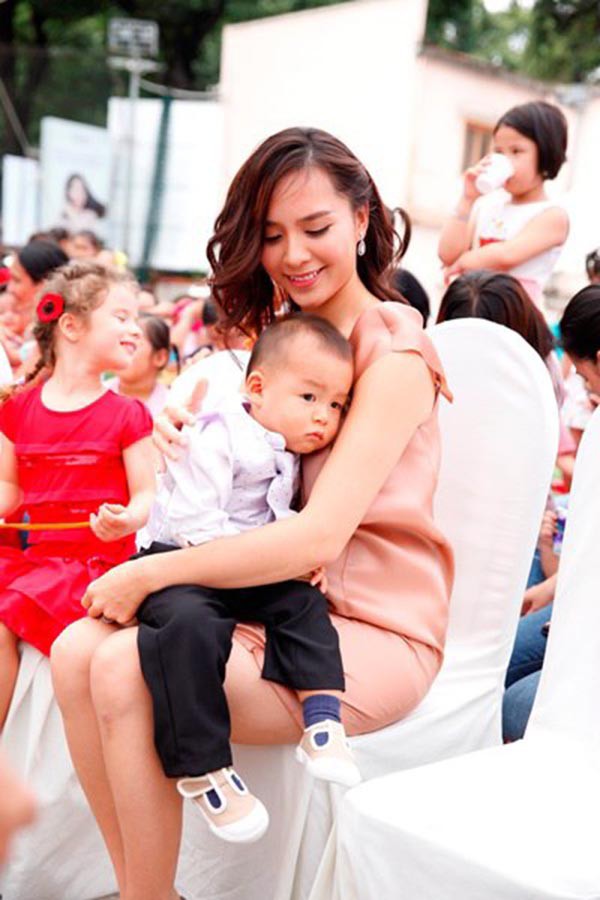 Bước chân vào danh gia vọng tộc nhưng Lan Khuê sẽ phải kính nể người phụ nữ hơn 3 tuổi nhưng quyền lực nhất nhì gia tộc - Ảnh 3. Bước chân vào danh gia vọng tộc nhưng Lan Khuê sẽ phải kính nể người phụ nữ hơn 3 tuổi nhưng quyền lực nhất nhì gia tộc - Ảnh 3.