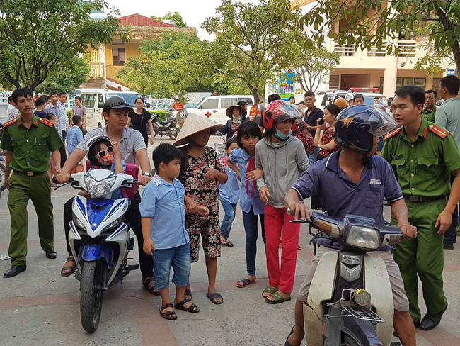 Vụ hàng trăm học sinh ở Ninh Bình nghi ngộ độc: Ruốc gà có mùi kinh lắm con không ăn - Ảnh 2.