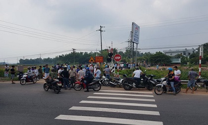 Cố băng qua đường, người đàn ông bị tàu tông chết