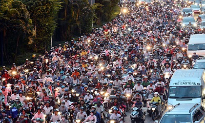 Thu nhập 500 triệu: Thừa tiền mua ô tô vẫn phải đi xe máy