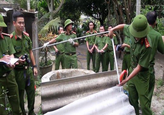 bat thuong vu be trai 2 tuoi bi nem xuong gieng sau tieng tri ho bat coc cua nguoi me - 1