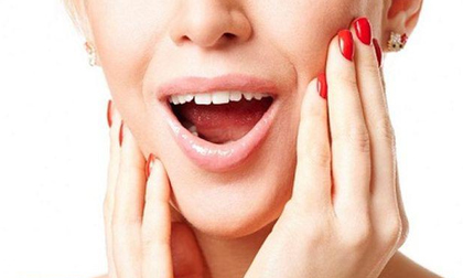 Người phụ nữ không mở nổi miệng, mặt biến dạng vì loại đồ uống nhiều người nghiện