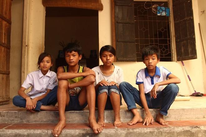 4 dua tre mat ca bo lan me trong 1 nam: “khong di nhat ve chai, cac em se… chet doi” - 2