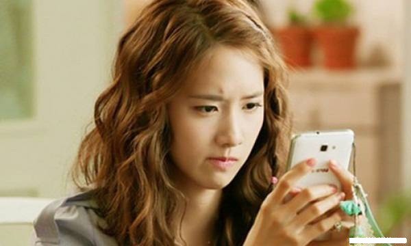 Vợ cao tay đối phó với em gái mưa hay nhắn tin à ơi chồng khiến cô ả tức nghẹn mà không làm được gì - Ảnh 1.