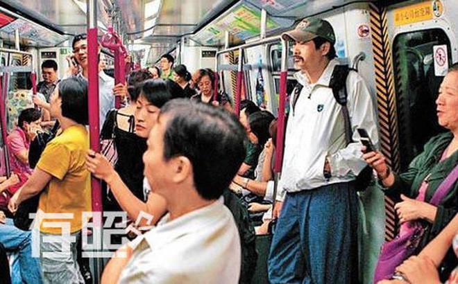 Châu Nhuận Phát: Sự nghiệp lẫy lừng, hôn nhân không con cái, giàu sụ vẫn đi dép lê giá 50 nghìn - Ảnh 6.