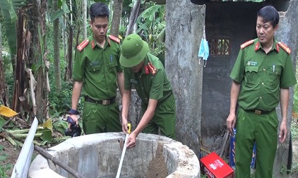 Tạm giữ người mẹ ném con trai 2 tuổi xuống giếng nước