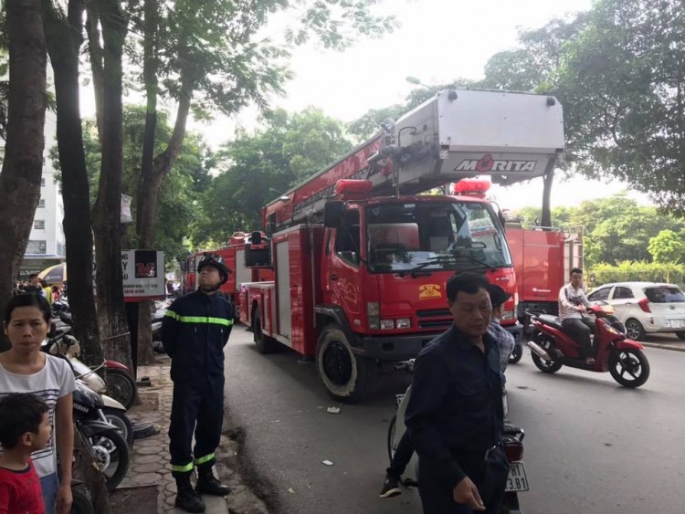 Trong đó có cả xe thang.
