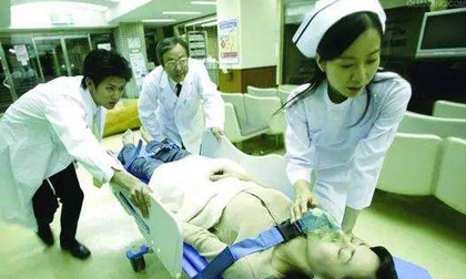 Người phụ nữ 30 tuổi toàn thân tím tái sau khi ăn món ăn nhiều người đang ăn mỗi ngày