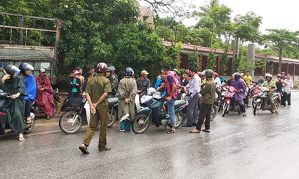 Truy bắt 2 kẻ vứt lại hàng tạ ma túy trong ô tô rồi bỏ trốn