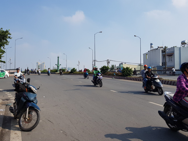 Tin mới nhất vụ giang hồ hỗn chiến kinh hoàng ở cầu Nhị Thiên Đường tại Sài Gòn - Ảnh 1.