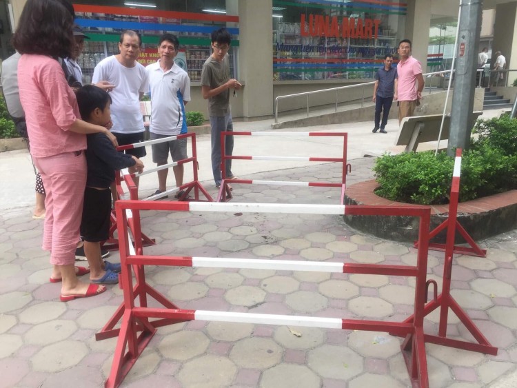 Tại hiện trường có máu và vỏ đạn.