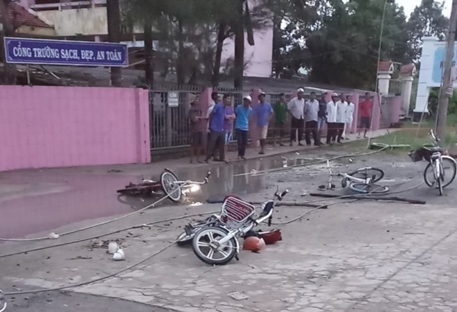 Ai chịu trách nhiệm khi 2 học sinh bị điện giật tử vong? Ai chịu trách nhiệm khi 2 học sinh bị điện giật tử vong?
