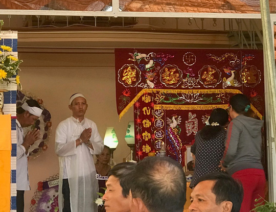 Đề nghị khởi tố vụ án một phụ nữ chết vì kéo đâm tại trụ sở công an - Ảnh 1.