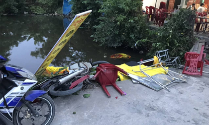 'Ô tô điên' lao thẳng vào đám tang và khu chợ, 6 người bị thương