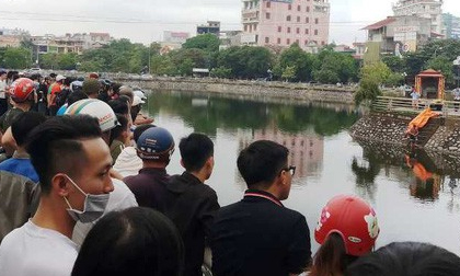 Cả trăm người kéo ra xem người đàn ông chết nổi trên hồ