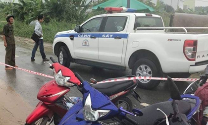 Thấy tài xế GrabBike nằm trên vỉa hè, lại gần phát hiện điều kinh hoàng