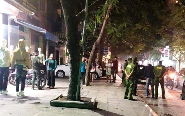 Hỗn chiến trong đêm, 5 người nhập viện cấp cứu - 1