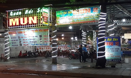 Mâu thuẫn tại quán ăn, bảo vệ đâm thực khách trọng thương