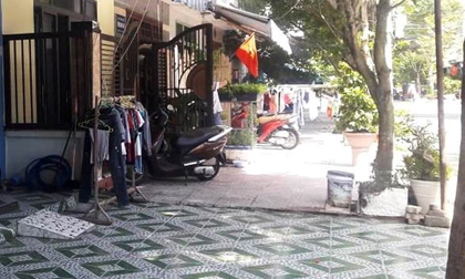 Người phụ nữ bất ngờ tẩm xăng tự thiêu giữa đường