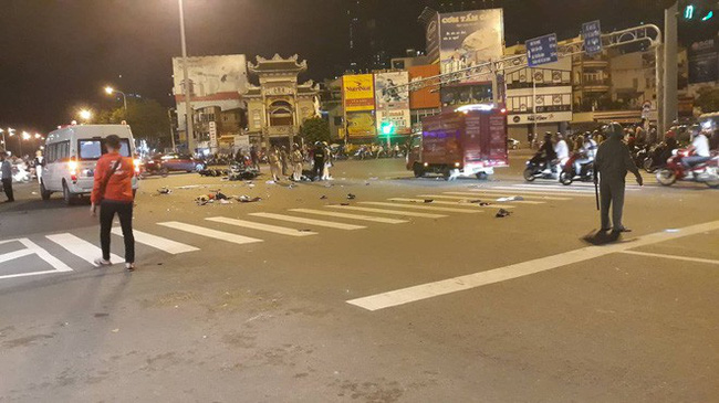 Lời khai ban đầu của nữ tài xế gây tai nạn kinh hoàng khiến nhiều người thương vong ở Hàng Xanh - Ảnh 5. Lời khai ban đầu của nữ tài xế gây tai nạn kinh hoàng khiến nhiều người thương vong ở Hàng Xanh - Ảnh 5.