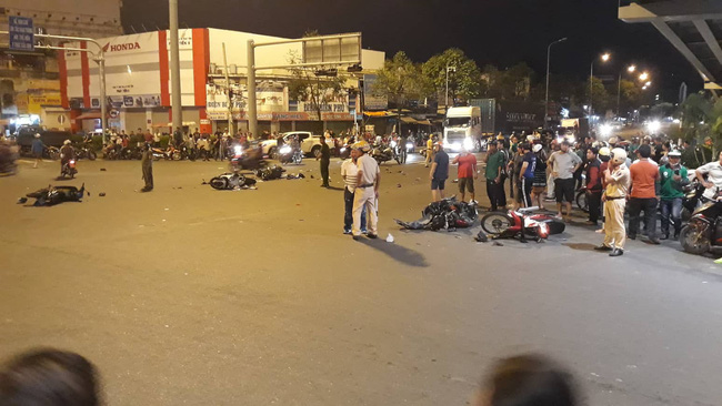 Lời khai ban đầu của nữ tài xế gây tai nạn kinh hoàng khiến nhiều người thương vong ở Hàng Xanh - Ảnh 6. Lời khai ban đầu của nữ tài xế gây tai nạn kinh hoàng khiến nhiều người thương vong ở Hàng Xanh - Ảnh 6.