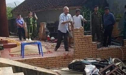 Nóng: Nghịch tử chém mẹ tử vong, bắt chính con đẻ làm con tin cố thủ trong nhà