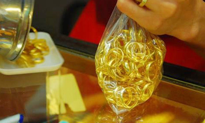 Giá vàng hôm nay 23/10: Ép mình dưới ngưỡng nhạy cảm