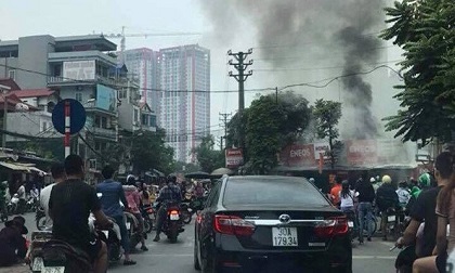 Hà Nội: Cháy dữ dội tiệm sửa xe máy sau tiếng nổ lớn
