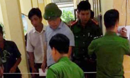 Thi thể nhiều vết thương được trùm mền trong phòng ngủ